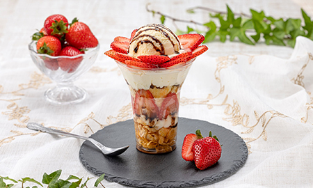 いちご収穫体験＆いちごパフェ作り　4月・5月